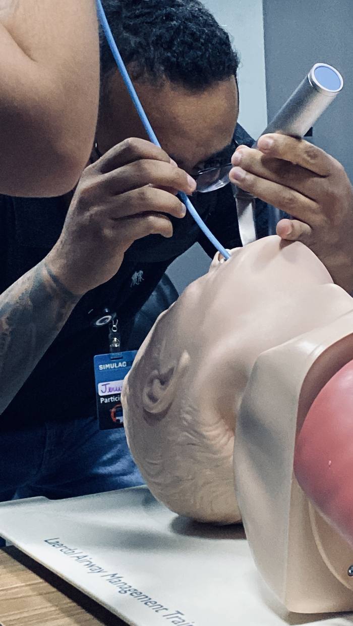 Laringoscopia e posicionamento do tubo