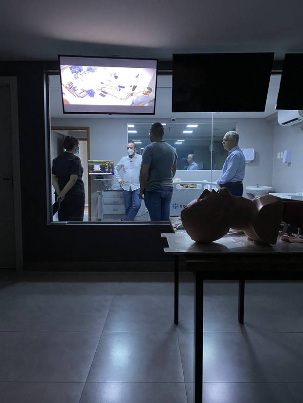 Sala de observação espelhada